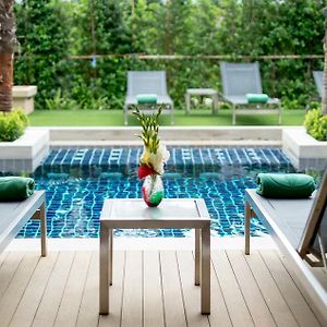 Deluxe Room Pool Access